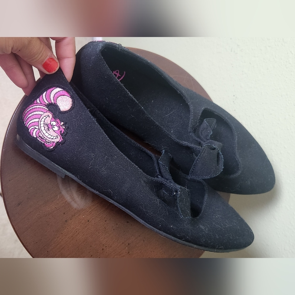 Torrid Disney Black Embroidered Cheshire Cat Flats Women's Size 9.5 Wide